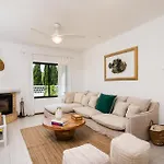 Twin Houses, 7br, 3 Min To Vila *