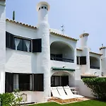 Twin Houses, 7br, 3 Min To Vila *