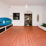 Twin Houses, 7br, 3 Min To Vila *