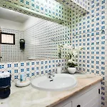Twin Houses, 7br, 3 Min To Vila