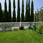 Twin Houses, 7br, 3 Min To