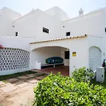 Twin Houses, 7br, 3 Min To Porches (Algarve)