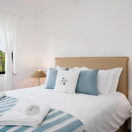 Twin Houses, 7br, 3 Min To 빌라 포르체스