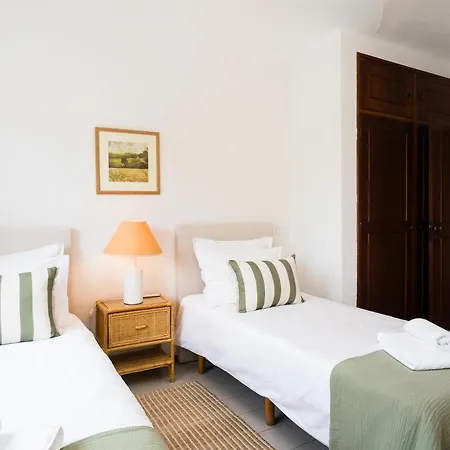 Twin Houses, 7br, 3 Min To 빌라