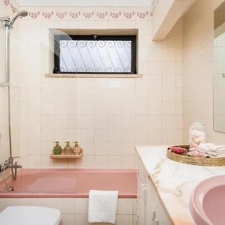 Twin Houses, 7br, 3 Min To *