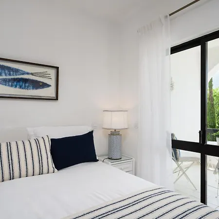 Twin Houses, 7br, 3 Min To