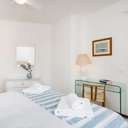 Twin Houses, 7br, 3 Min To * 포르체스
