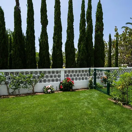Twin Houses, 7br, 3 Min To