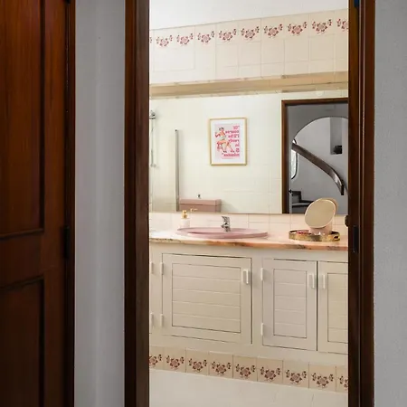Twin Houses, 7br, 3 Min To 빌라 *