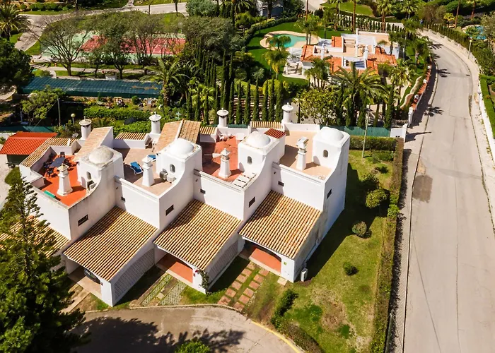 Twin Houses, 7br, 3 Min To Porches (Algarve)