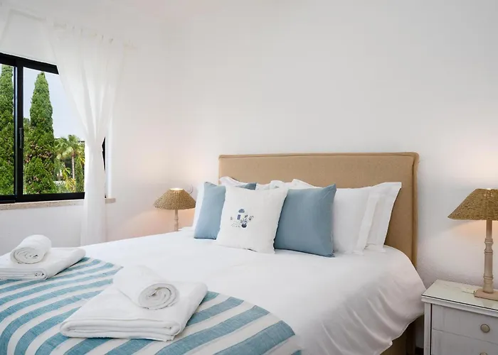 Twin Houses, 7br, 3 Min To Βίλα Porches (Algarve)