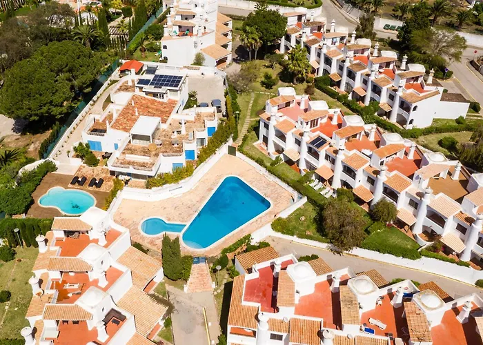 Twin Houses, 7br, 3 Min To Βίλα Porches (Algarve)