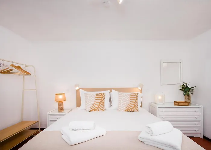 Villa Twin Houses, 7br, 3 Min To *