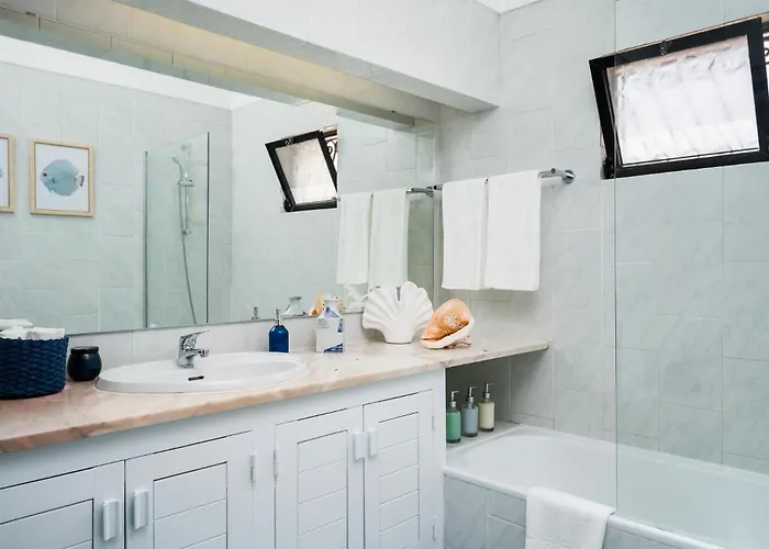 Villa Twin Houses, 7br, 3 Min To *