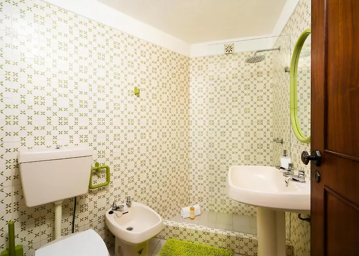 Twin Houses, 7br, 3 Min To *