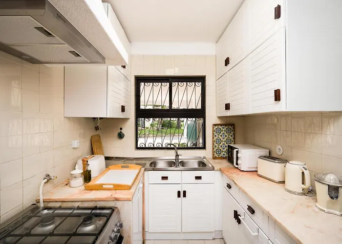 Villa Twin Houses, 7br, 3 Min To