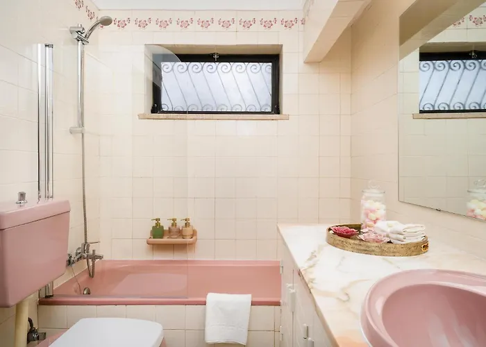 Twin Houses, 7br, 3 Min To *