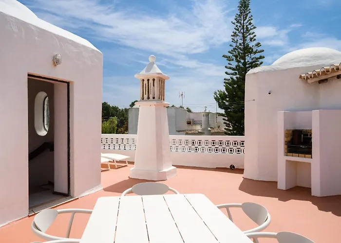 Twin Houses, 7br, 3 Min To Villa