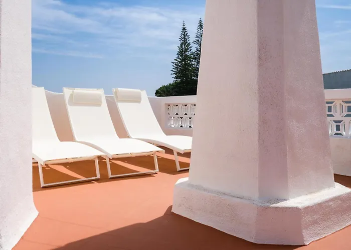 Twin Houses, 7br, 3 Min To Villa