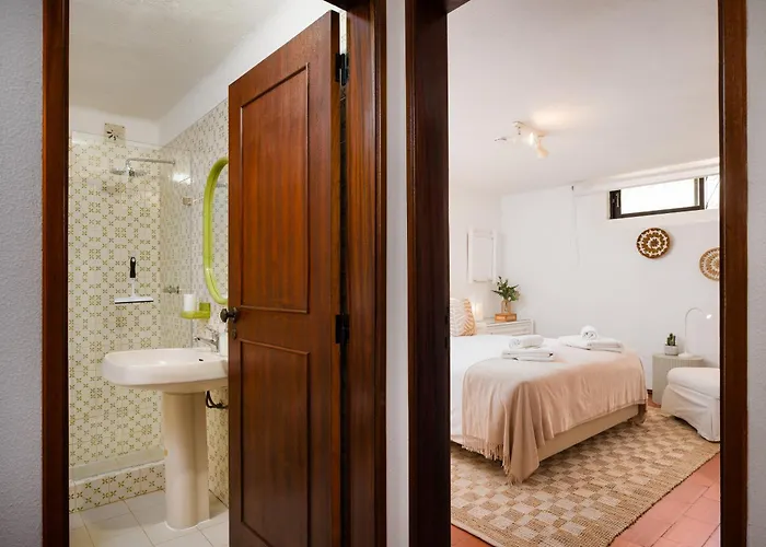 Twin Houses, 7br, 3 Min To * Porches (Algarve)