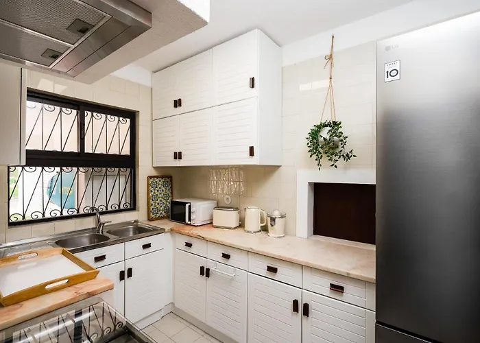 Villa Twin Houses, 7br, 3 Min To Porches (Algarve)