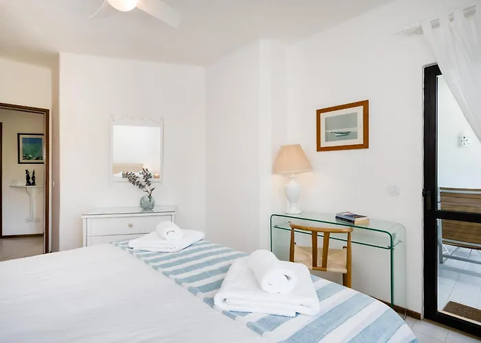 Twin Houses, 7br, 3 Min To * Porches (Algarve)