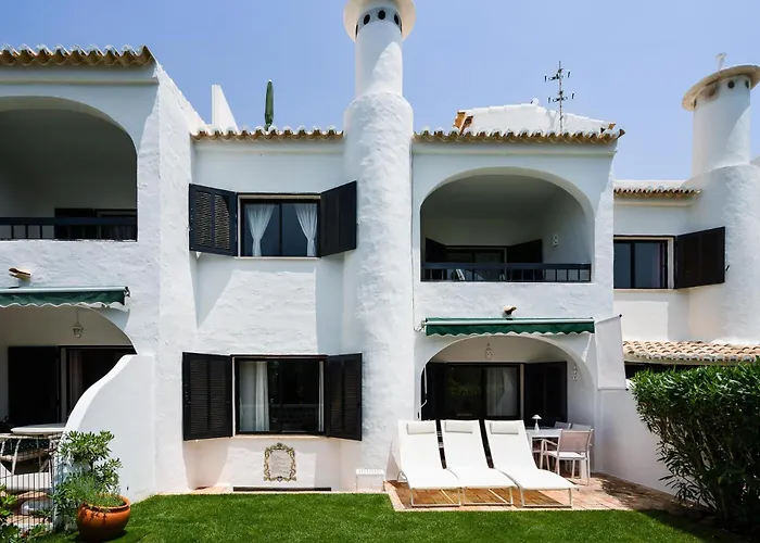 Villa Twin Houses, 7br, 3 Min To Porches (Algarve)