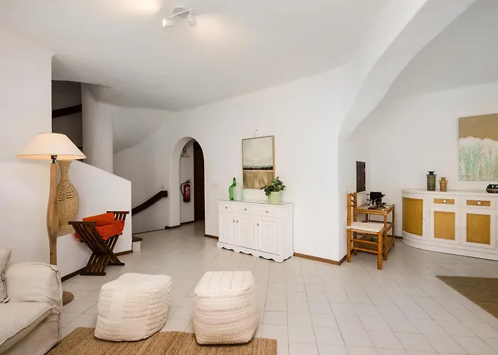 Twin Houses, 7br, 3 Min To Villa *