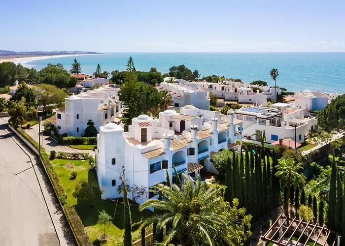 Twin Houses, 7br, 3 Min To *