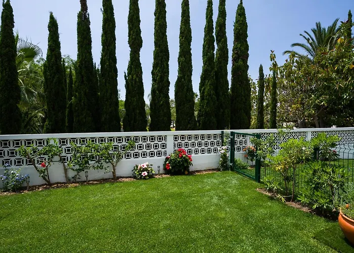 Twin Houses, 7br, 3 Min To