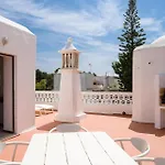 Twin Houses, 7br, 3 Min To וילה