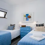 וילה Twin Houses, 7br, 3 Min To פורצ'ס