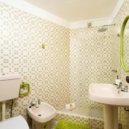 Twin Houses, 7br, 3 Min To *