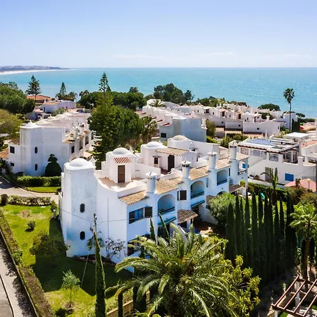 Twin Houses, 7br, 3 Min To *