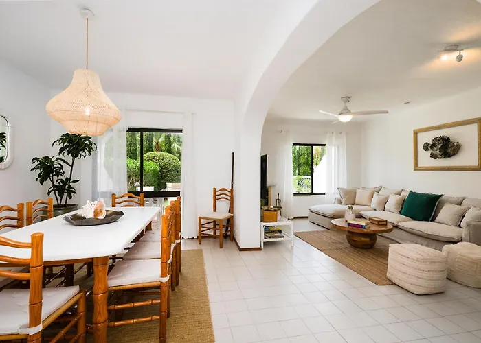 Twin Houses, 7br, 3 Min To *