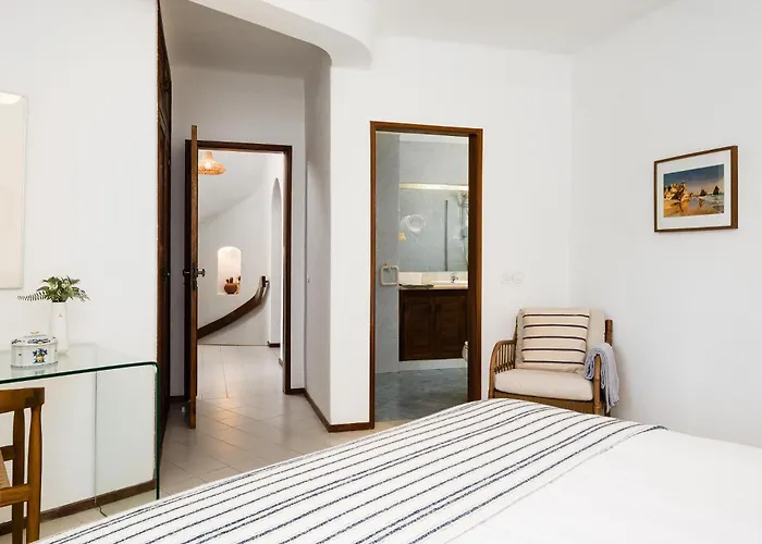 Twin Houses, 7br, 3 Min To