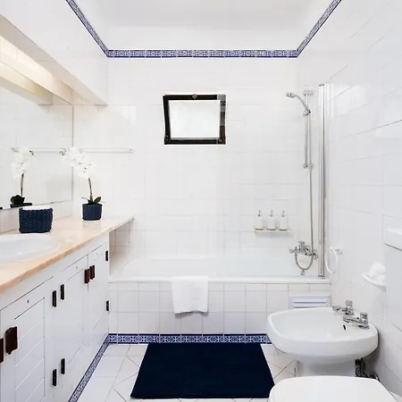 Twin Houses, 7br, 3 Min To Villa *