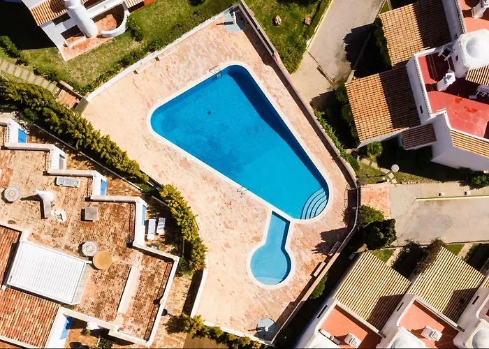 Villa Twin Houses, 7br, 3 Min To Porches (Algarve)
