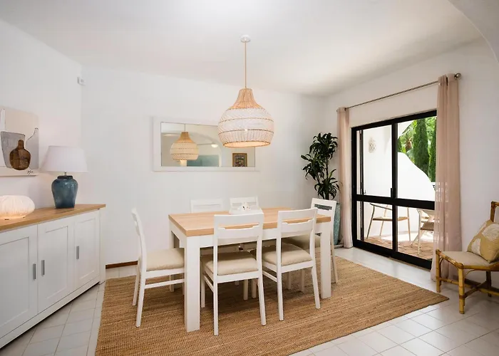 Villa Twin Houses, 7br, 3 Min To Porches (Algarve)