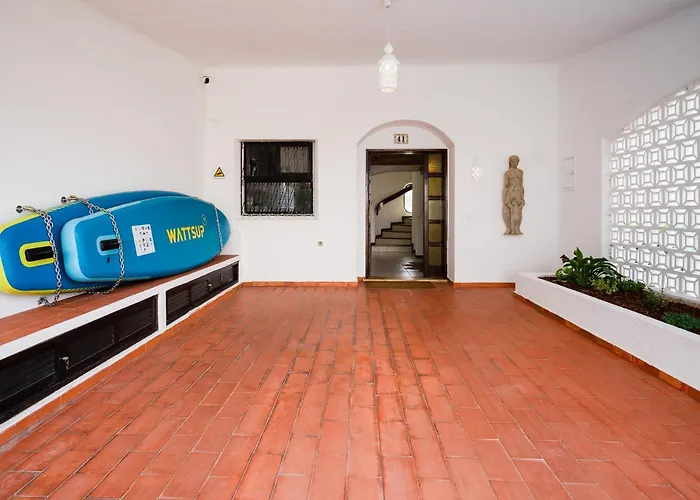 Twin Houses, 7br, 3 Min To Villa *