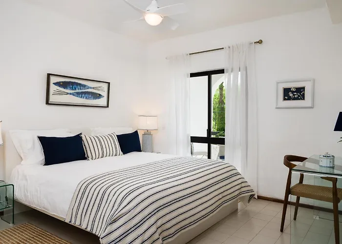 Twin Houses, 7br, 3 Min To Villa