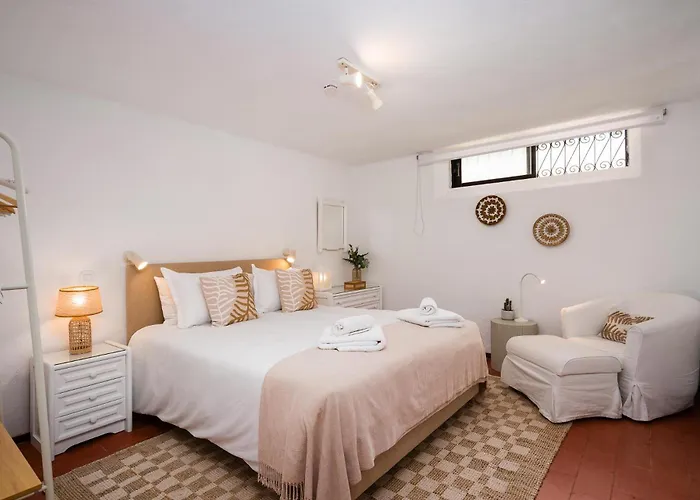 Twin Houses, 7br, 3 Min To Villa