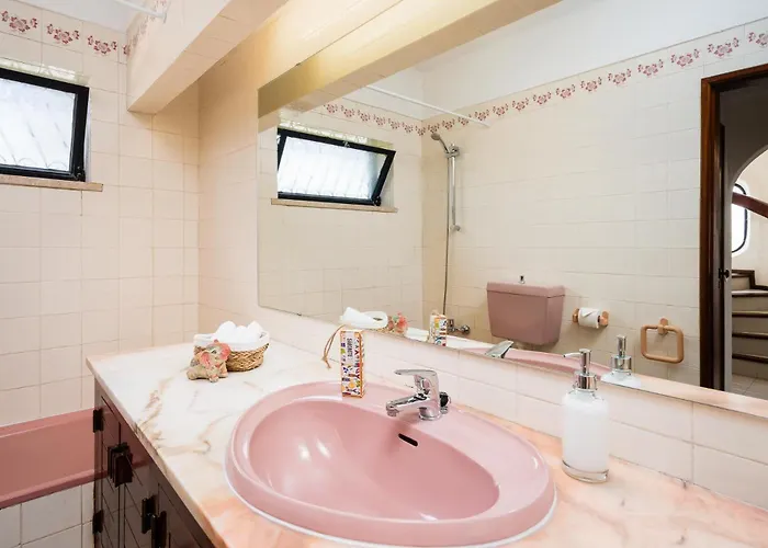 Villa Twin Houses, 7br, 3 Min To