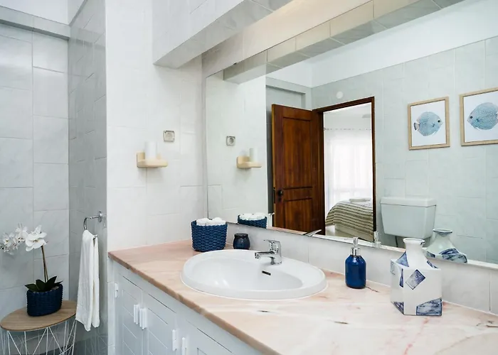 Twin Houses, 7br, 3 Min To Villa Porches (Algarve)