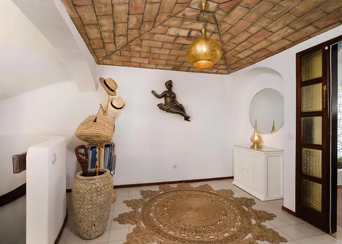 Villa Twin Houses, 7br, 3 Min To Porches (Algarve)