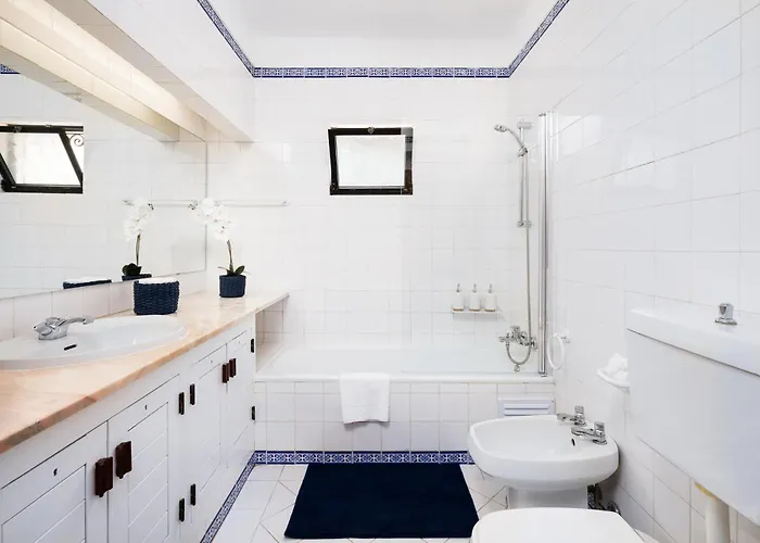 Twin Houses, 7br, 3 Min To Villa *